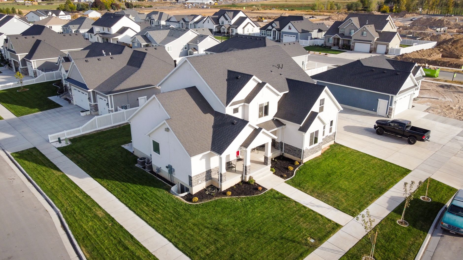New architectural asphalt shingle roof on a North Texas two-story home - Roofing & Restoration of North Texas